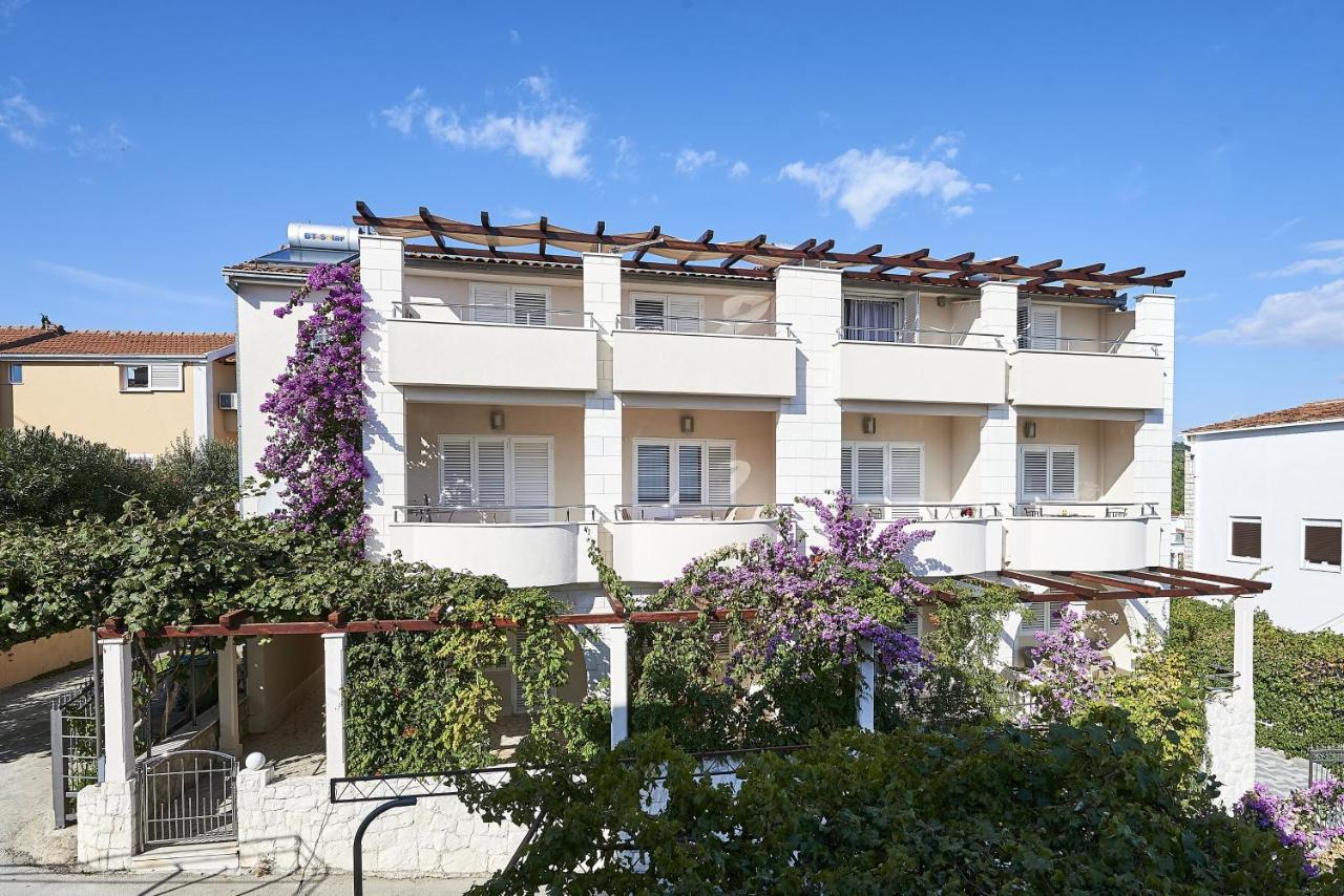 Apartments With A Parking Space Mavarstica, Ciovo - 17803 Трогір Екстер'єр фото