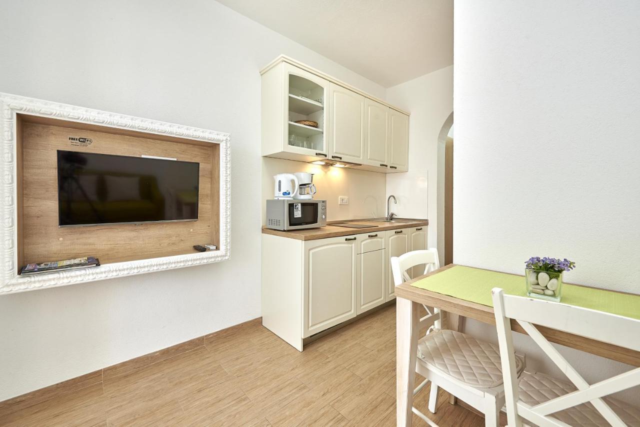 Apartments With A Parking Space Mavarstica, Ciovo - 17803 Трогір Екстер'єр фото