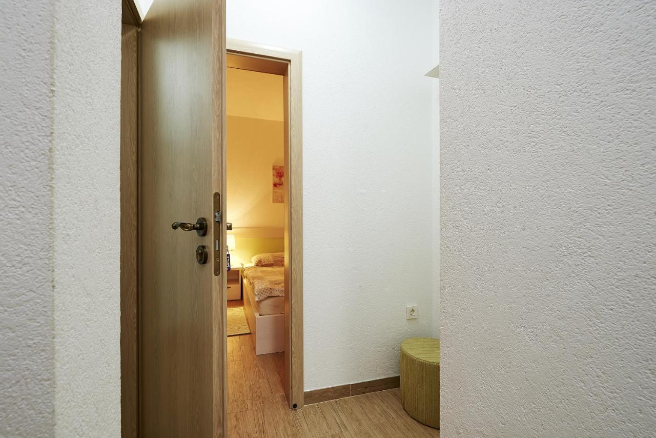 Apartments With A Parking Space Mavarstica, Ciovo - 17803 Трогір Екстер'єр фото
