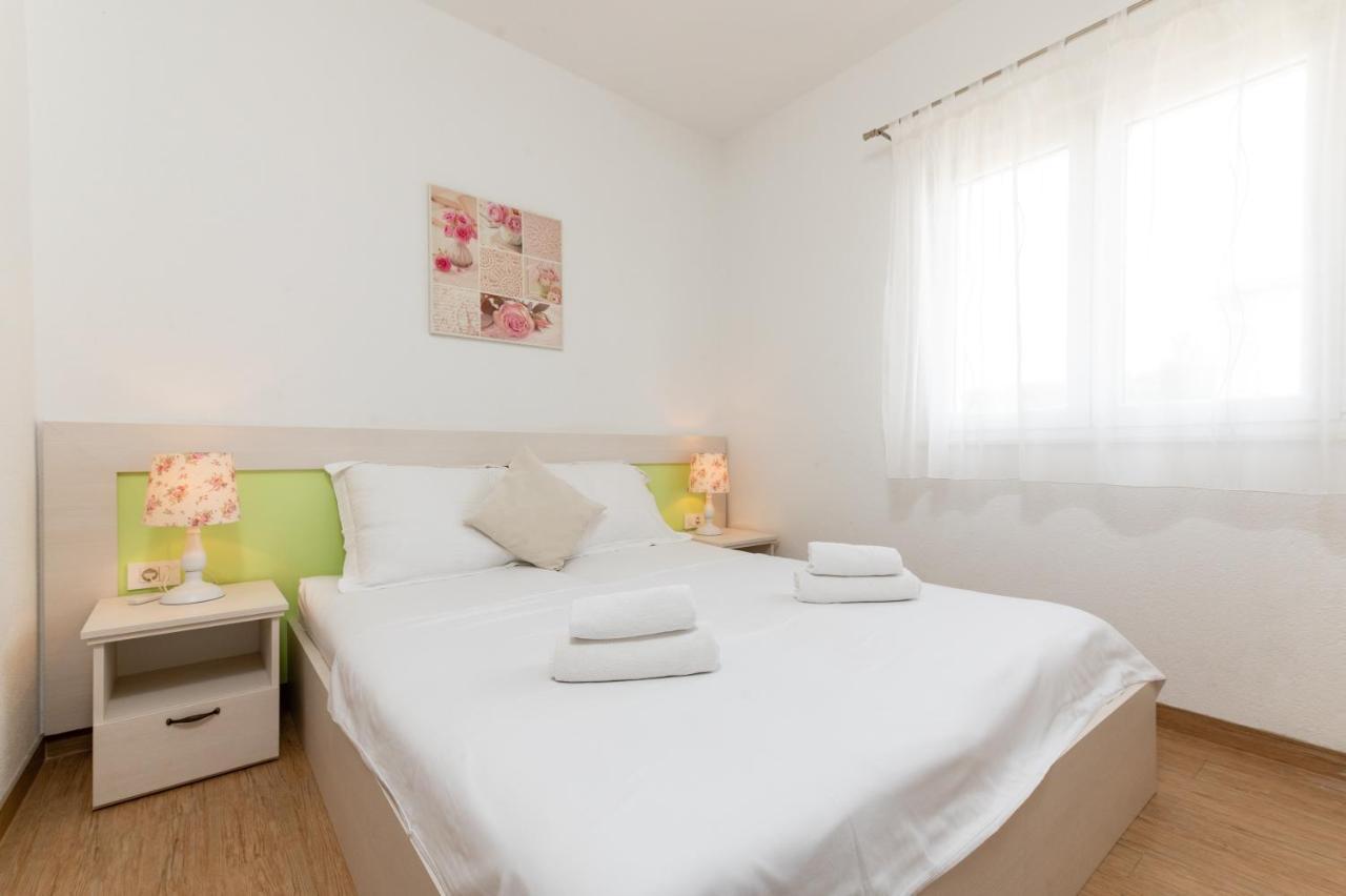 Apartments With A Parking Space Mavarstica, Ciovo - 17803 Трогір Екстер'єр фото