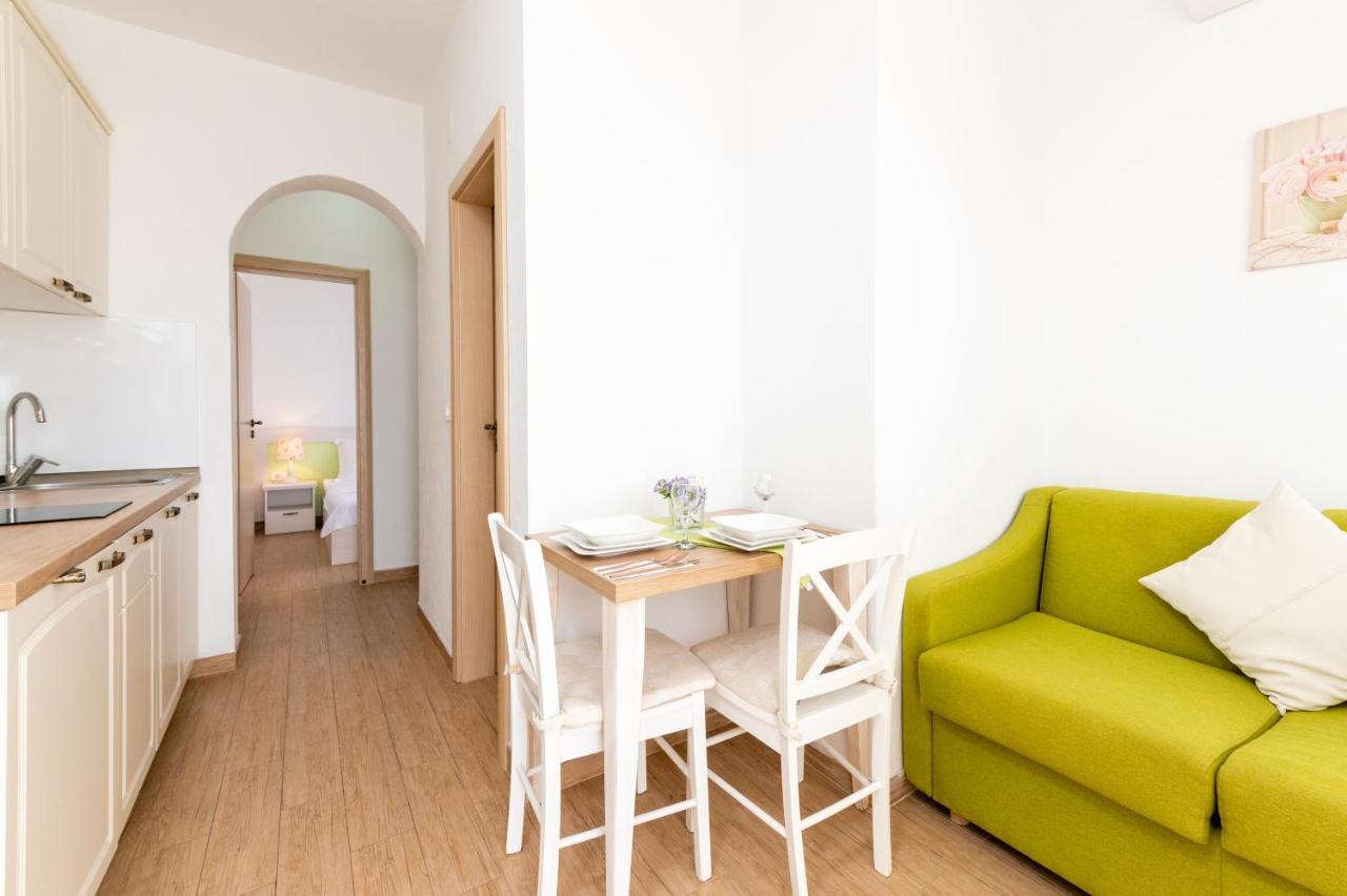 Apartments With A Parking Space Mavarstica, Ciovo - 17803 Трогір Екстер'єр фото